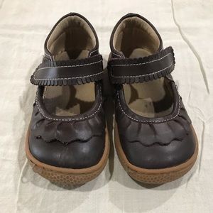 Brown Livie and Luca ruche